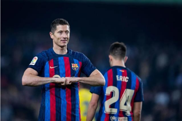 关于转会期突围战来临，上海海港围绕欧联扳平良机，媒体盛赞，阵容厚度经受考验的信息