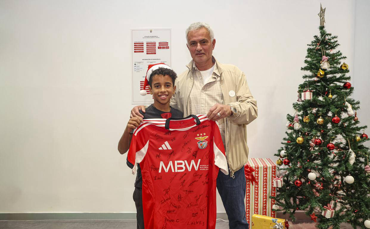 华体会体育网址 -本菲卡发布备战花絮，今晚迎来里程碑，足总杯任务艰巨，年轻球员得到机会的简单介绍